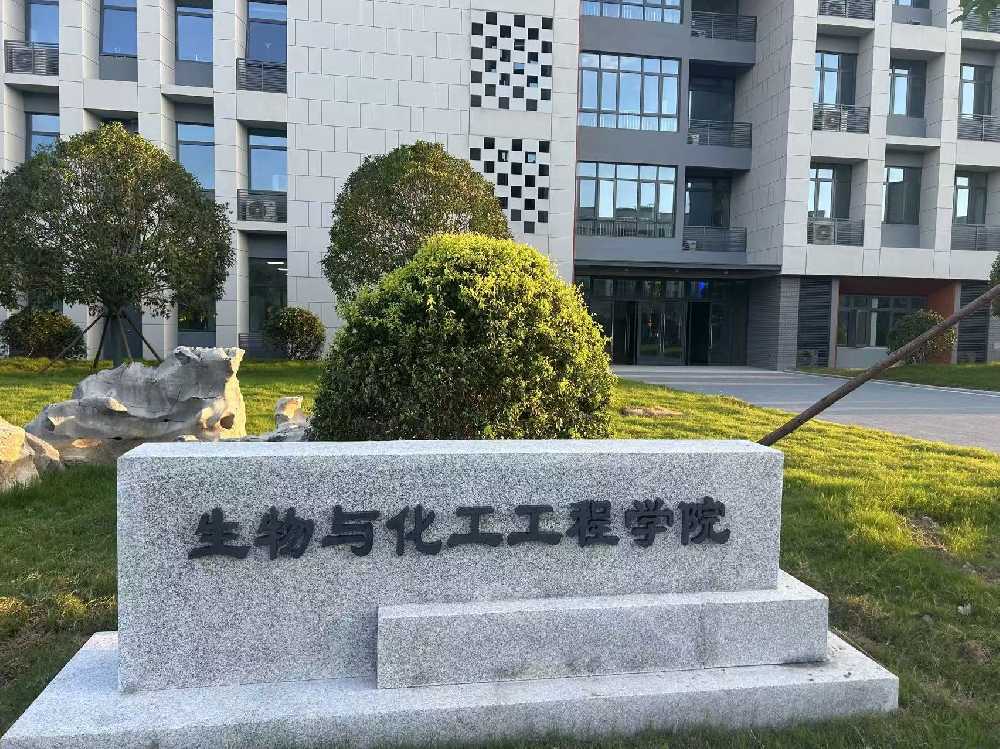 邱县扬州职业大学体育场高杆灯项目